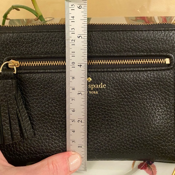 Authentic Kate Spade Chester Street Tinie Black Pebbled Leather Wristlet  (NWOT) - Picture 4 of 12